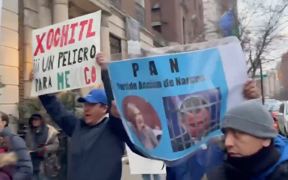 Videos | Migrantes mexicanos protestan contra Xóchitl Gálvez en Nueva York; le gritan ‘corrupta’