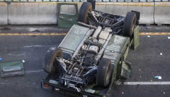 Vuelca vehículo de la Sedena en carretera México-Pachuca; un militar muerto y varios heridos