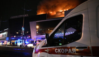 Videos | Decenas de muertos por ataque terrorista a sala de conciertos en Moscú, Rusia