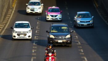 Extienden regularización de 'autos chocolate' hasta fin de gobierno de AMLO