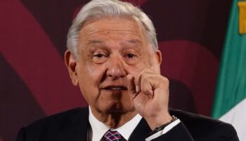 AMLO advierte a abogado de padres de Ayotzinapa que no 'caiga en actos de provocación'