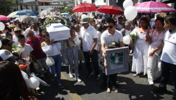 Cerca de 2000 personas se despidieron de Camila en cortejo fúnebre: Antonio Castillo | Video
