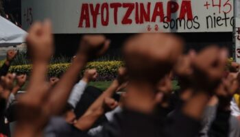 El poder de Televisa; la traición de AMLO a familiares de Ayotzinapa: Mesa de Análisis