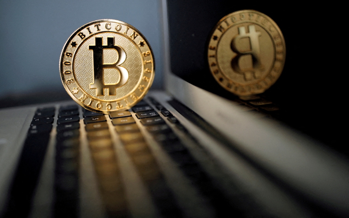 Bitcoin rompe rÃ©cord y supera la cifra de 70 mil dÃ³lares