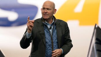 El CEO de Boeing, Dave Calhoun, renunciará tras crisis por incidente con avión