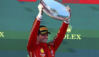 Sainz gana el Gran Premio de Australia; 'Checo' queda quinto y 'Mad Max' abandona por avería