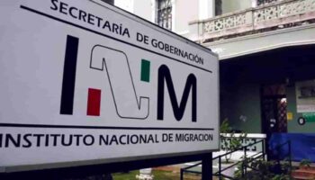 INM separa a dos agentes migratorios investigados por corrupción y trata