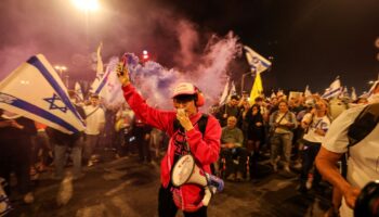 Más de 100,000 israelíes protestan en Jerusalén contra Netanyahu para pedir elecciones