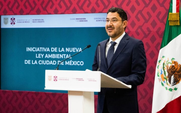 Martí Batres presenta iniciativa contra privatización del agua potable Martí Batres presenta iniciativa contra privatización del agua potable