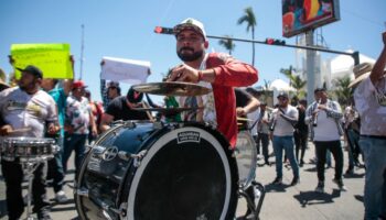 Bandas deberán tramitar permiso para poder tocar en playas de Mazatlán