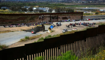 México pide a connacionales en Texas acercarse a los consulados y conocer sus derechos