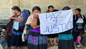Mujeres tzotziles enfrentan el peligro entre balas en Chenalhó, Chiapas