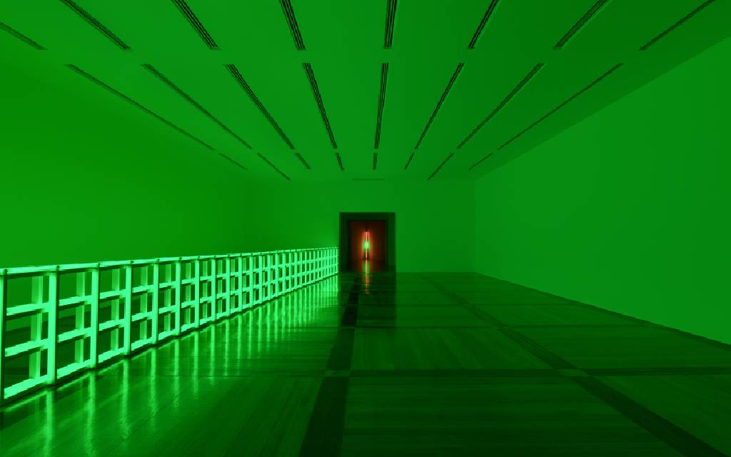 Dan Flavin, el artista que revolucionó el uso de la luz en el arte ...