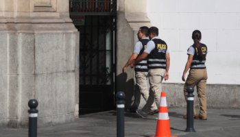 Fiscalía de Perú allana el Palacio de Gobierno y la casa de Dina Boluarte por 'caso Rolex' | Video