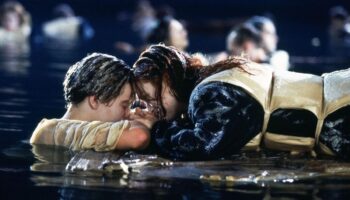 Venden en subasta la polémica 'puerta' del final de 'Titanic'