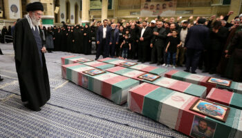 Irán promete castigar a Israel en el funeral de oficiales muertos en ataque a embajada