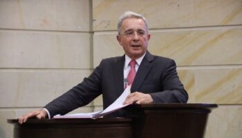 Tribunal de segunda instancia absuelve al expresidente Uribe por el delito de soborno