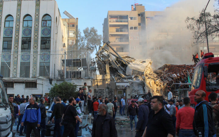 Presunto bombardeo israelí destruye consulado iraní en Siria Presunto bombardeo israelí destruye consulado iraní en Siria