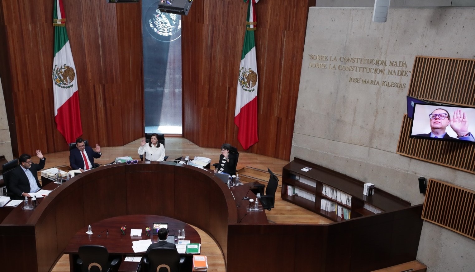 ordena tribunal electoral a gobernador de yucatán separarse de su cargo