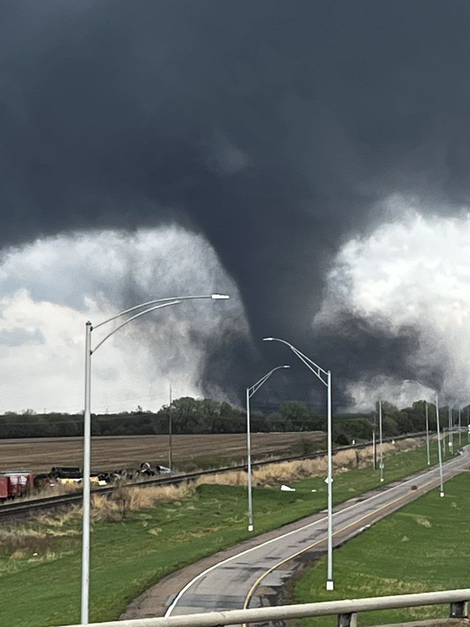 videos | varios tornados arrasan en estados unidos; tres heridos