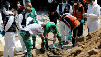 Hamás denuncia hallazgo de fosas comunes en Hospital Al Shifa, acusa a Israel de crímenes de guerra