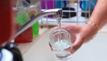 CDMX: Aumentan reportes de olor a gasolina en agua de la Benito Juárez