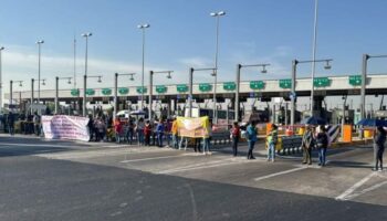 Vecinos de Ecatepec exigen agua y bloquean la México -Pachuca