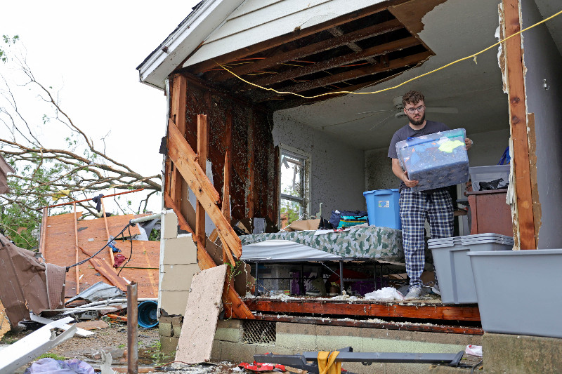 cinco muertos, incluido un bebé, por los tornados en oklahoma | eu