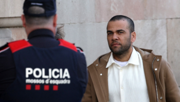 Audiencia de Barcelona rechaza los recursos y mantiene a Dani Alves en libertad provisional
