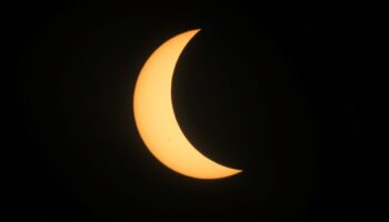 Fotos | Así fue como el eclipse solar oscureció Mazatlán minuto a minuto