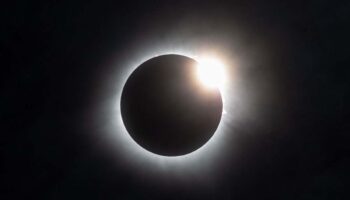 Aristegui en Vivo: Hospitalizan a Jorge Glas; decisión histórica sobre cambio climático; México se maravilla con el eclipse solar y más