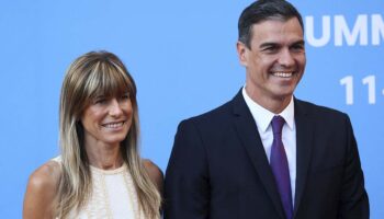 Organización que denunció a la esposa de Pedro Sánchez dice que se basó en noticias de medios