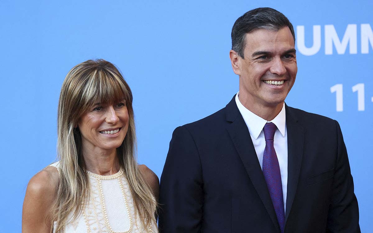 Organización que denunció a la esposa de Pedro Sánchez dice que se basó en noticias de medios