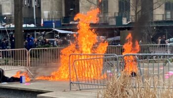 Fallece hombre que se prendió en fuego frente a Corte NY y advertía 'golpe fascista apocalíptico'