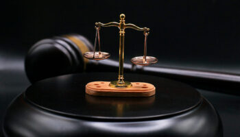 Iniciativa para limitar a jueces en amparos es regresiva, peligrosa e inconstitucional: Carbonell