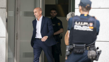 Ordena jueza el embargo de coche de lujo y cuentas bancarias a Luis Rubiales