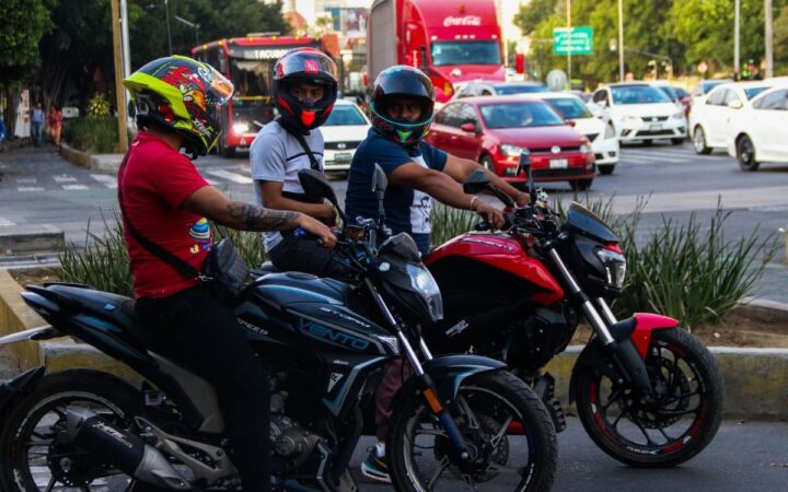 Diputados aprueban reforma que prohíbe viajar en moto a menores de 12 años