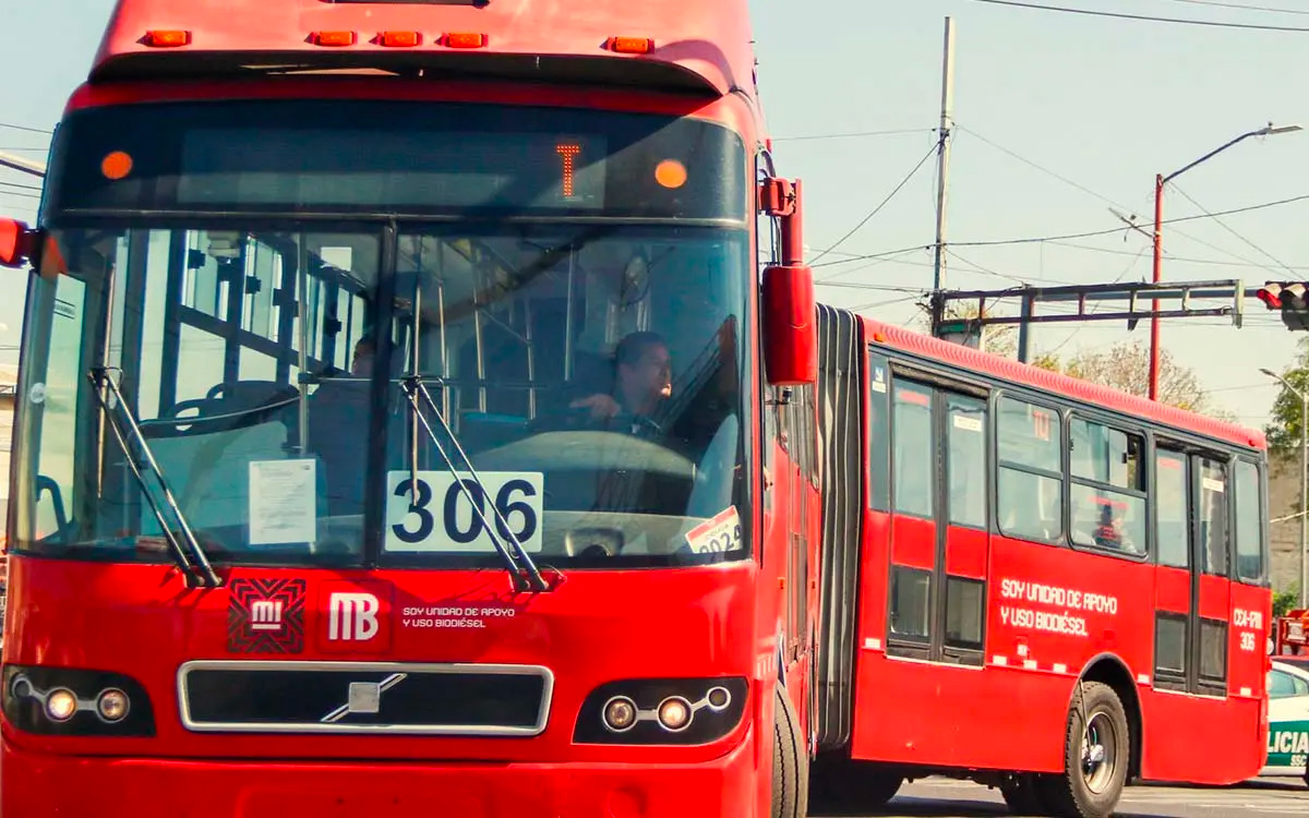 ​CDMX: Cierre en L1 del Metrobús por protesta en UNAM