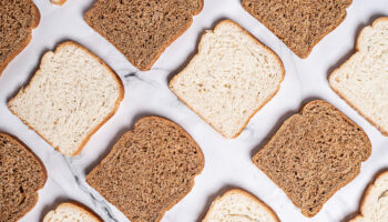 Estas son las marcas de pan que tiene más azúcar de la que declaran