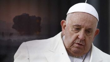 Papa Francisco advierte a un mundo bajo la 'amenaza nuclear'; urge trabajos por la paz