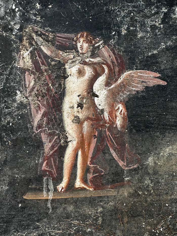 descubren en pompeya un imponente salón de banquetes con frescos sobre la guerra de troya