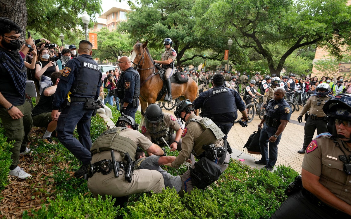 Pro-Palestinian protests and police crackdown spread across US universities |  Video