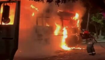 Colima: Reportan quema intencional de vehículos