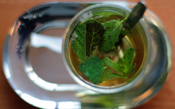 El té que te quitará la indigestión, mareos y dolores; así debes prepararlo