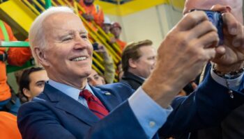 Campaña electoral de Biden seguirá utilizando TikTok, pese a ley