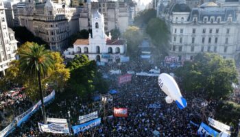 Cientos de miles se manifiestan en Argentina a favor de la universidad pública