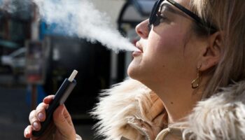 Fumar 'vape' eleva riesgo de insuficiencia cardíaca: estudio