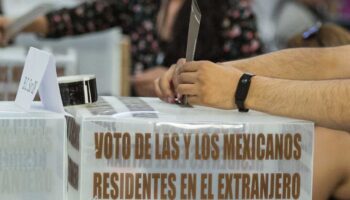 Mexicanos en EU votan para las presidenciales de México pese al 'olvido' de los candidatos