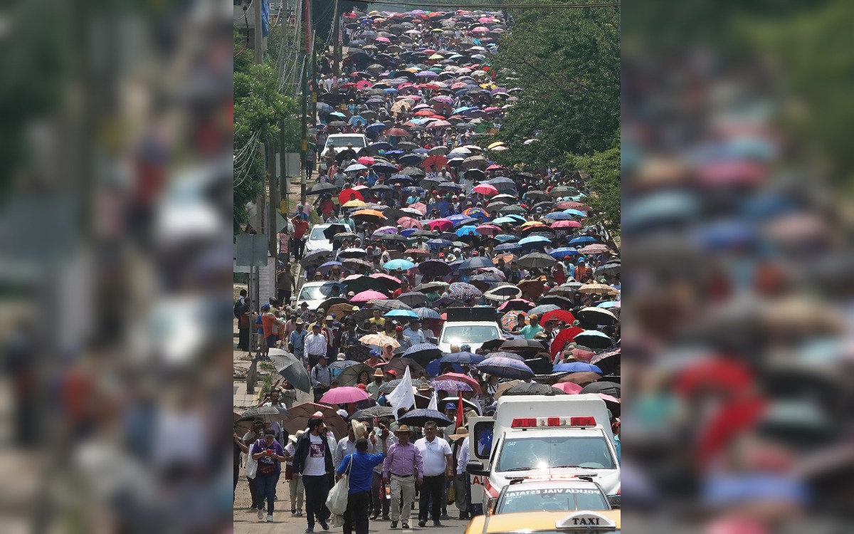 Cerca de 20 mil maestros en Oaxaca entran en huelga indefinida | Video