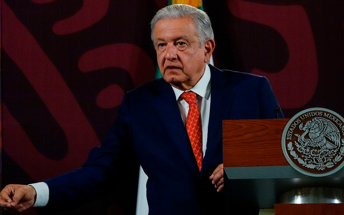 Explican en la mañanera cómo funcionan estafas que utilizan a AMLO y Pemex